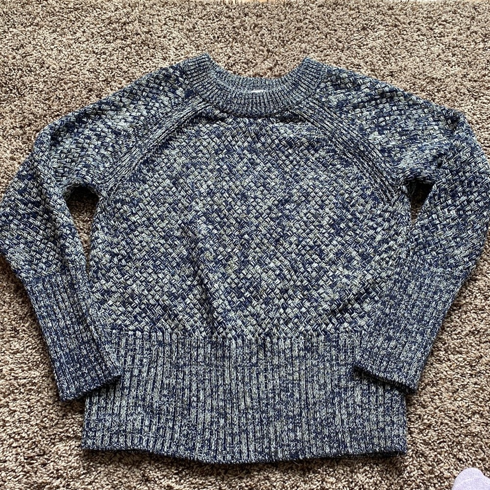 Universal threads sweater, small